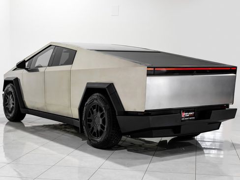 Used 2024 Tesla Cybertruck AWD Crew Cab image 9