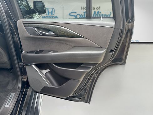 Used 2018 Cadillac Escalade Platinum RWD image 30
