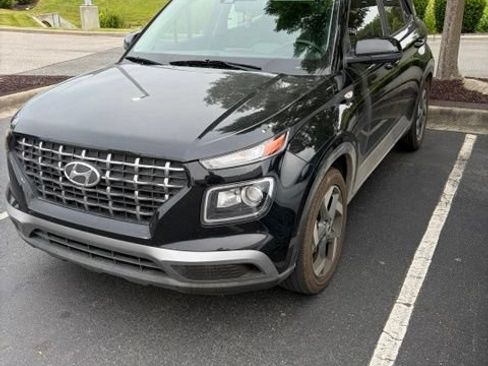 Used 2021 Hyundai Venue SEL w/ Cargo Package FWD image 2
