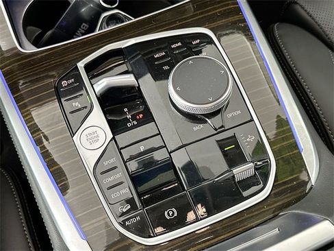 Used 2025 BMW X7 xDrive40i w/ Premium Package image 16