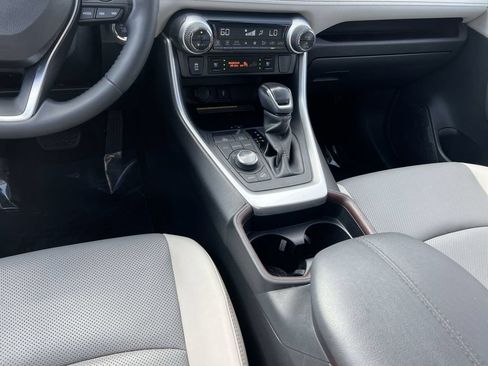 Used 2020 Toyota RAV4 Limited AWD/4WD image 23