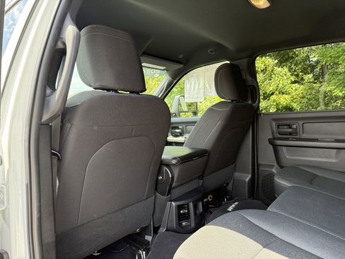 Used 2024 RAM 3500 Tradesman w/ Chrome Appearance Group image 21