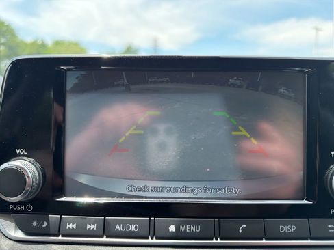 Used 2025 Nissan Sentra S FWD image 17