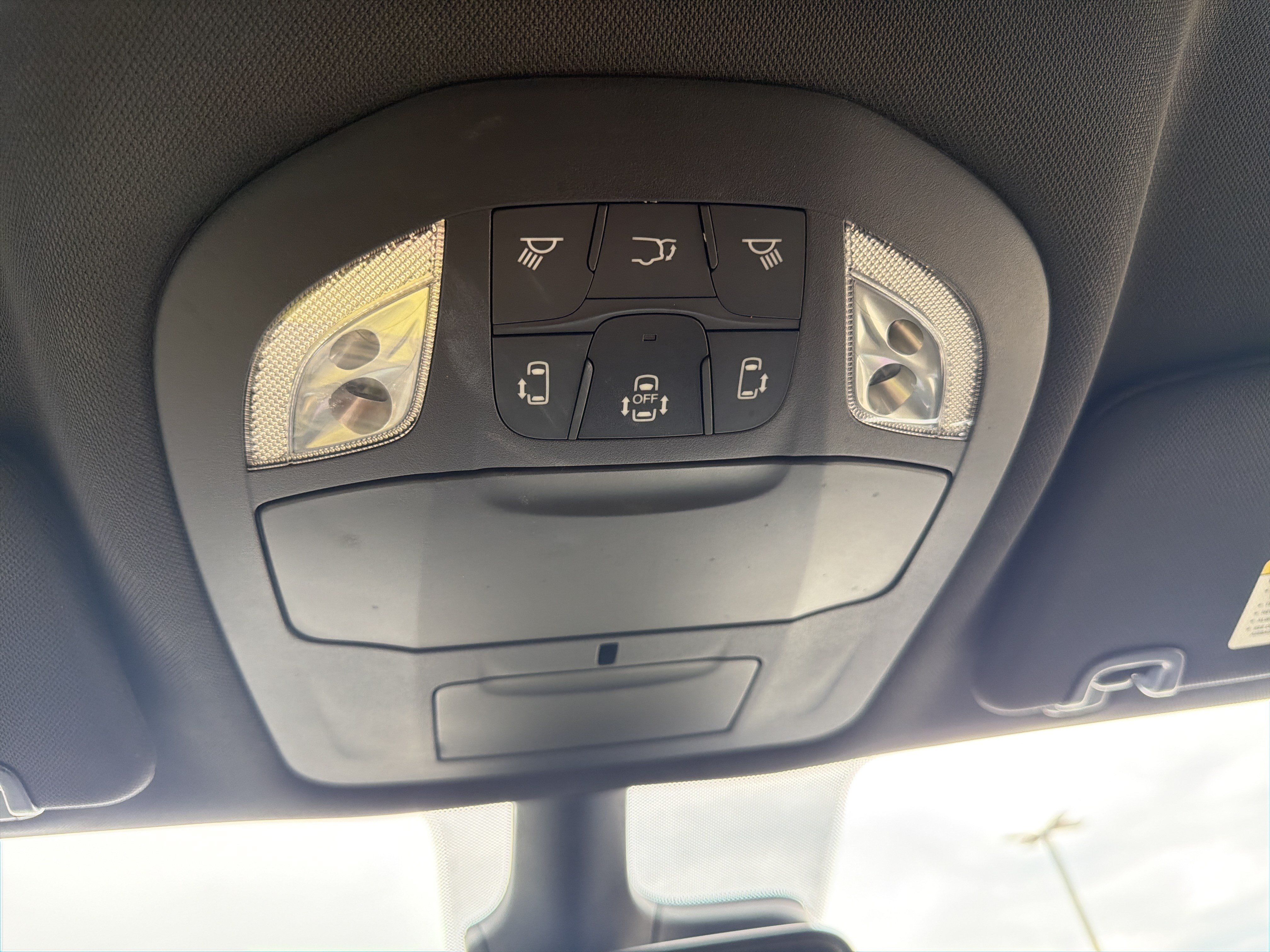 Used 2025 Chrysler Pacifica Select FWD image 24