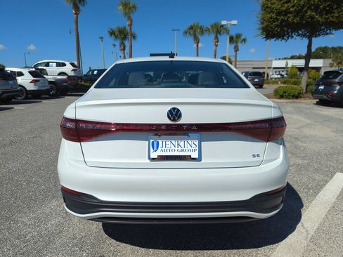 New 2026 Volkswagen Jetta SE FWD image 6
