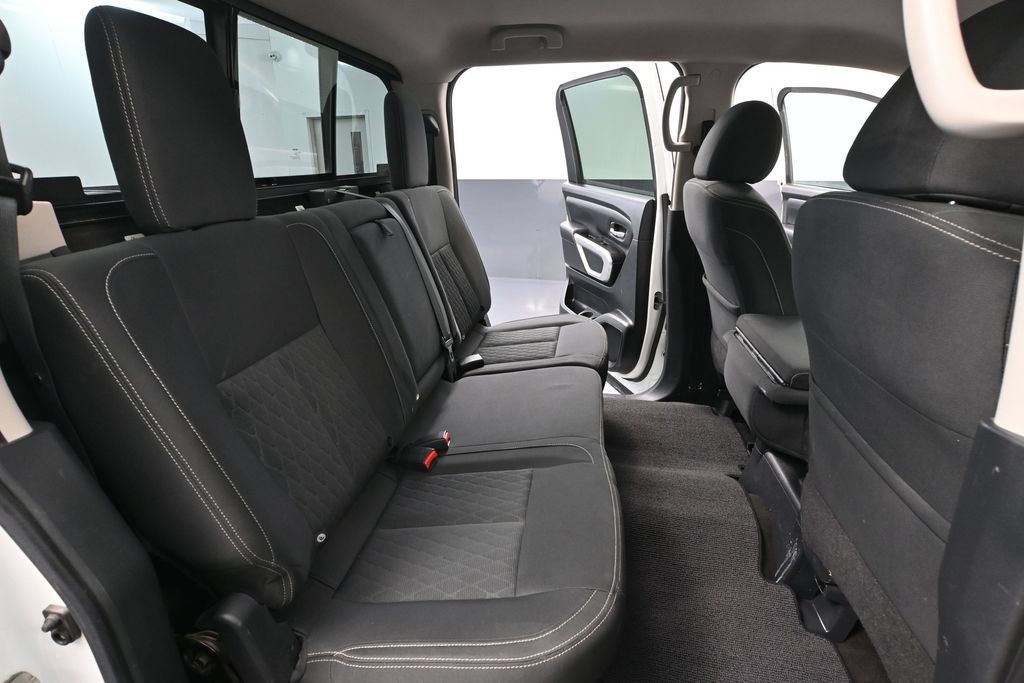 Used 2018 Nissan Titan SV AWD/4WD image 30