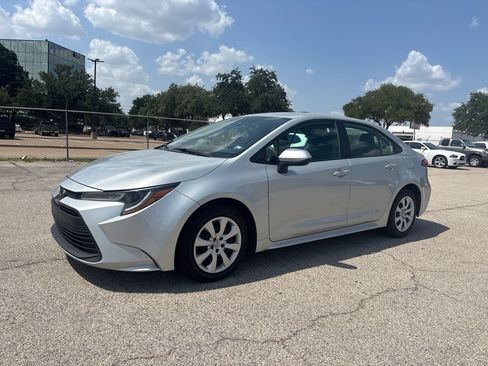 Used 2025 Toyota Corolla LE FWD image 1