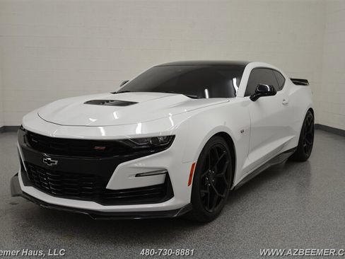 Used 2019 Chevrolet Camaro SS image 2