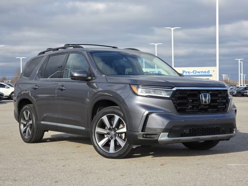 Used 2023 Honda Pilot Touring image 2