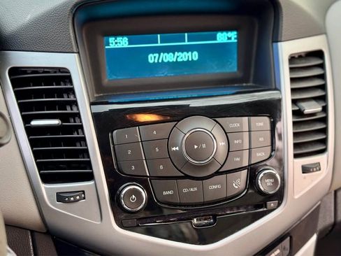 Used 2015 Chevrolet Cruze LS image 6