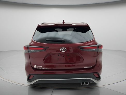 Used 2025 Toyota Highlander Limited AWD/4WD image 7