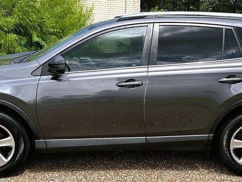 Used 2017 Toyota RAV4 LE FWD image 14