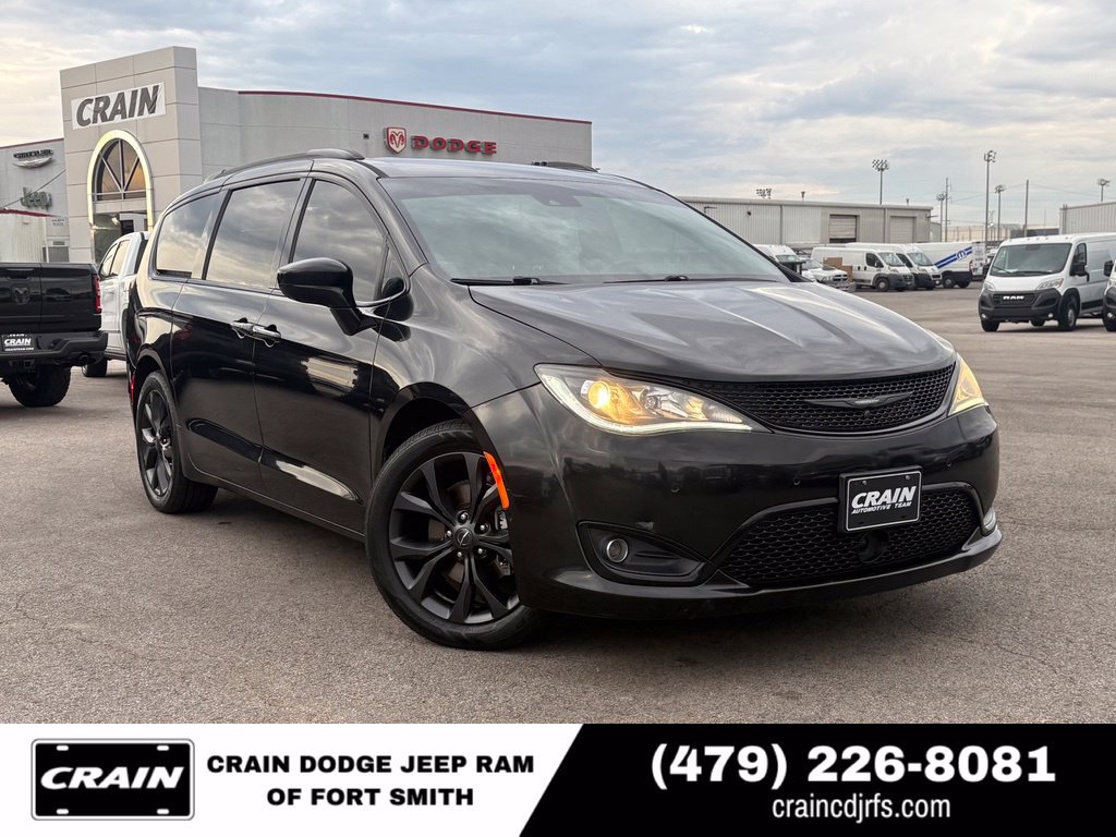 Used 2020 Chrysler Pacifica Touring w/ Advanced Safetytec Group FWD image 1