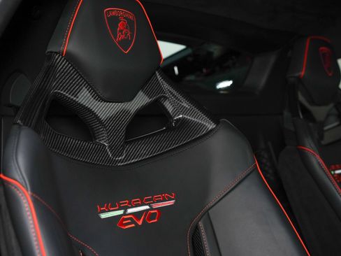 Used 2020 Lamborghini Huracan EVO RWD image 32