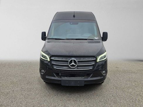 Used 2024 Mercedes-Benz Sprinter 3500 image 4