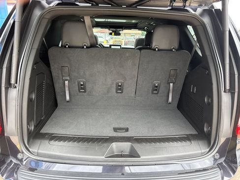 Used 2023 GMC Yukon SLT AWD/4WD image 6