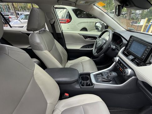 Used 2019 Toyota RAV4 XLE w/ Convenience Package FWD image 47