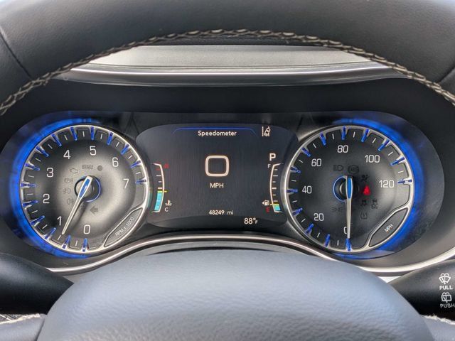 Used 2025 Chrysler Pacifica Limited FWD image 36
