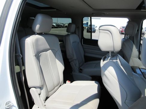 Used 2023 Jeep Wagoneer L Series II w/ Premium Group I AWD/4WD image 25