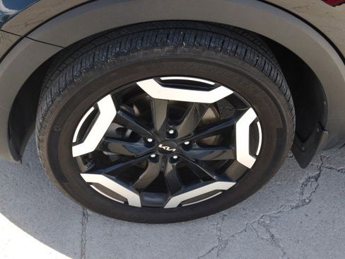 Used 2023 Kia Telluride AWD image 11