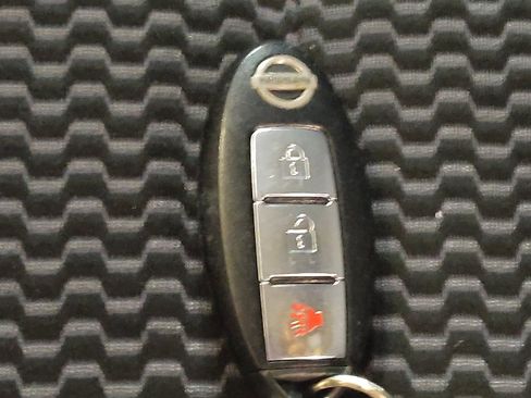 Used 2015 Nissan Juke S FWD image 32