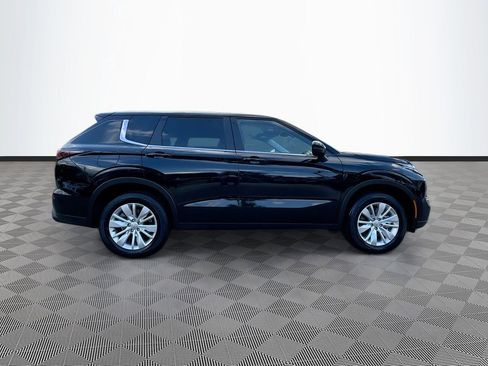 Used 2025 Mitsubishi Outlander ES FWD image 5
