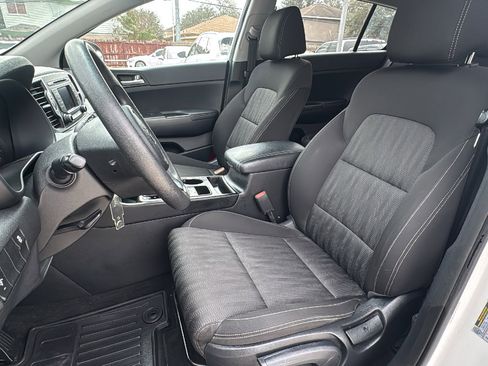 Used 2017 Kia Sportage LX image 13