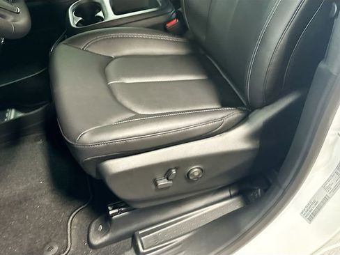 New 2026 Chrysler Pacifica Select w/ S Appearance Package image 18