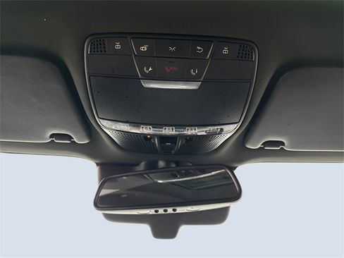 Used 2018 Mercedes-Benz GLC 300 4MATIC image 25