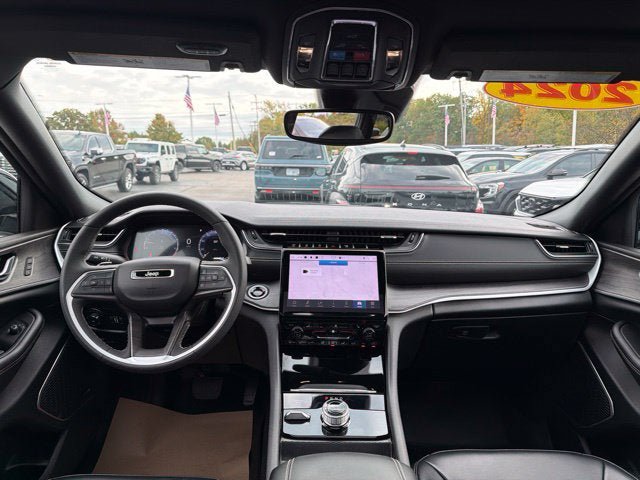 Used 2024 Jeep Grand Cherokee Limited w/ Black Appearance Package AWD/4WD image 20