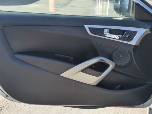 Used 2014 Hyundai Veloster FWD image 14