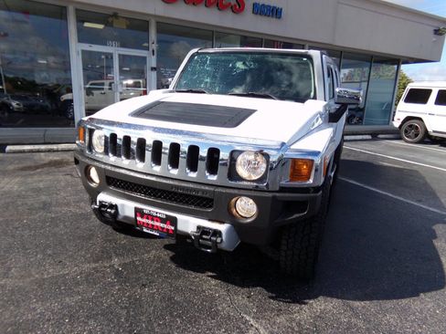 Used 2009 HUMMER H3 Luxury AWD/4WD image 2