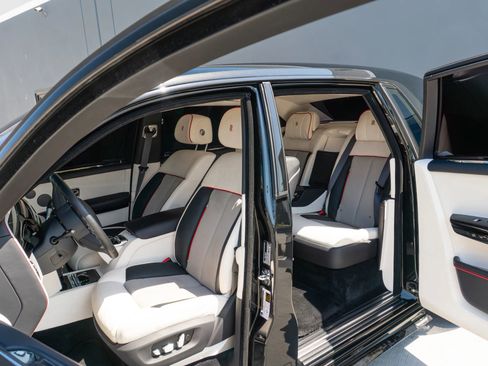 Used 2024 Rolls-Royce Phantom Sedan w/ The Phantom Package RWD image 11