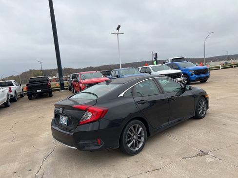 Used 2019 Honda Civic EX image 9