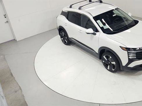 Certified 2025 Nissan Kicks SR image 30