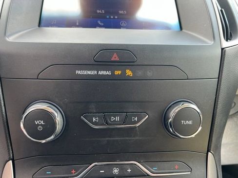 Used 2019 Ford Edge SEL w/ Equipment Group 201A AWD/4WD image 21