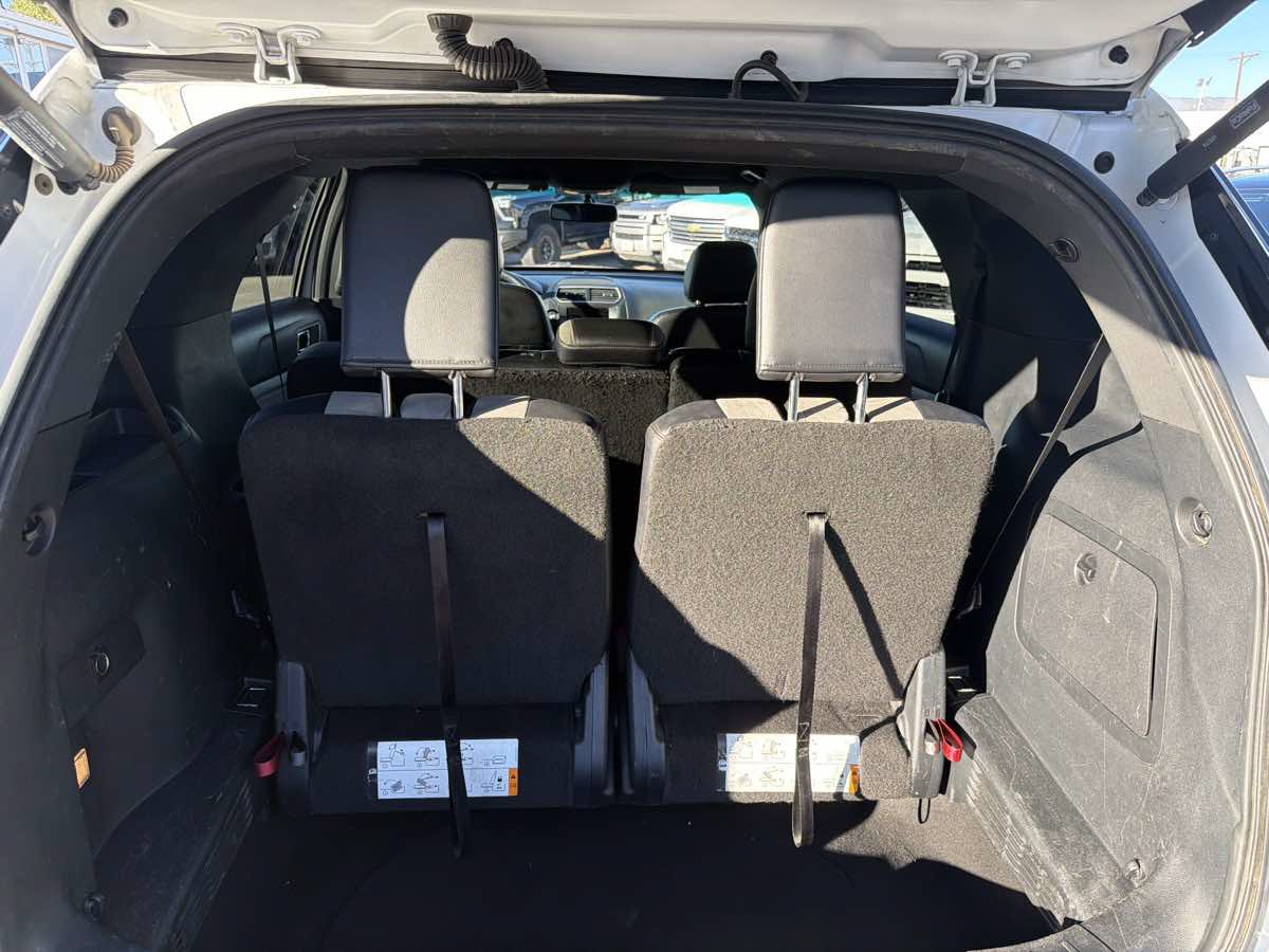 Used 2017 Ford Explorer XLT w/ Equipment Group 202A AWD/4WD image 13