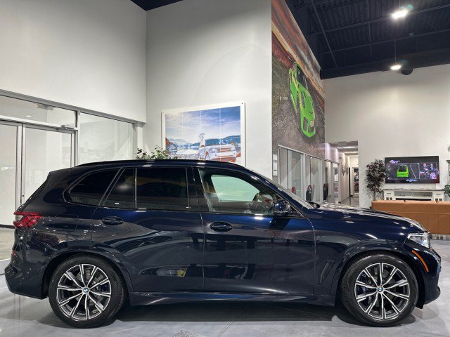 Used 2019 BMW X5 xDrive50i w/ M Sport Package AWD/4WD image 25