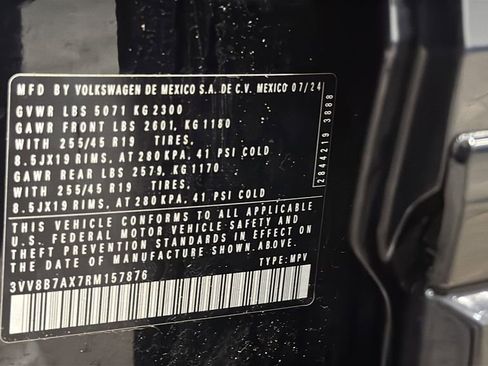 Used 2024 Volkswagen Tiguan SE R-Line image 31