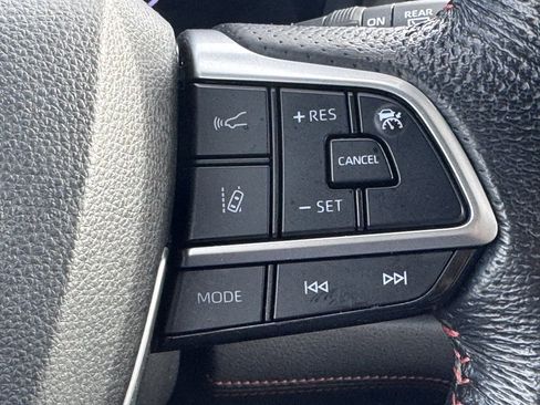 Used 2022 Toyota Sienna XSE image 9