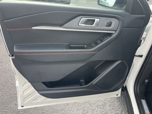 Used 2025 Ford Explorer ST-Line w/ Premium Package image 13