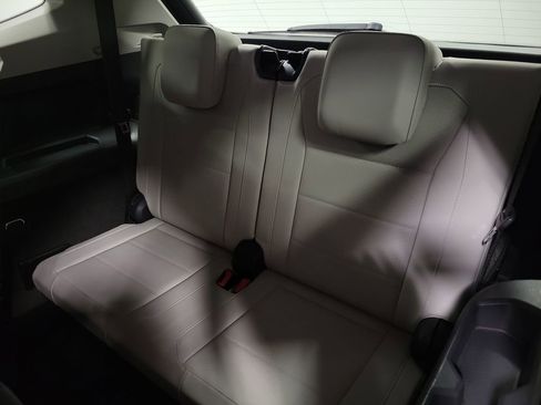 Used 2018 Volkswagen Tiguan SE image 22