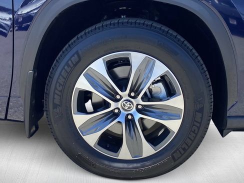 Certified 2026 Toyota Highlander XLE AWD/4WD image 15