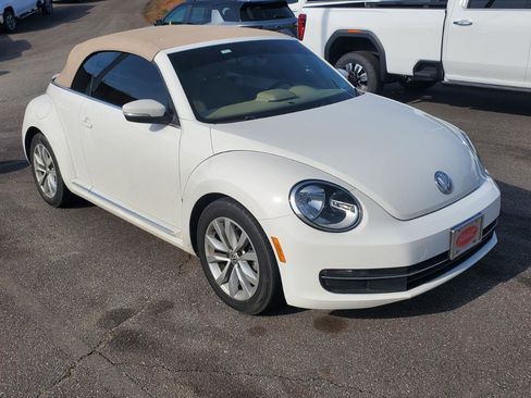 Used 2013 Volkswagen Beetle TDI image 2