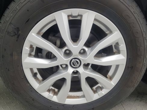 Used 2018 Nissan Rogue SV w/ Premium Package FWD image 31