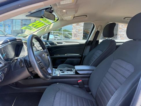 Used 2019 Ford Fusion SE FWD image 10