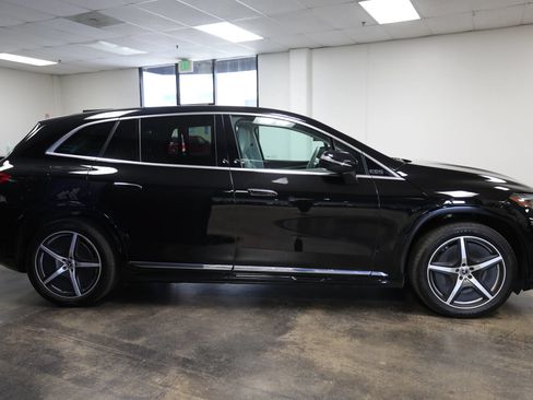 Used 2023 Mercedes-Benz EQS 580 4MATIC SUV image 7