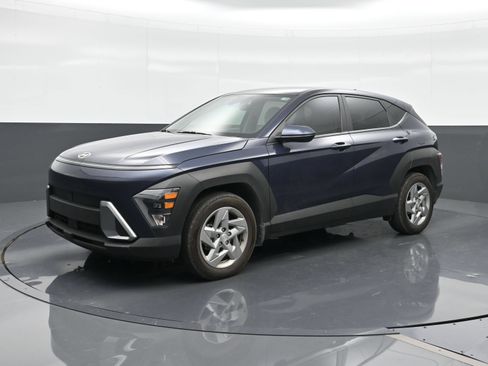 Certified 2025 Hyundai Kona SE FWD image 1