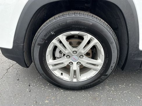 Used 2023 GMC Terrain SLE image 10