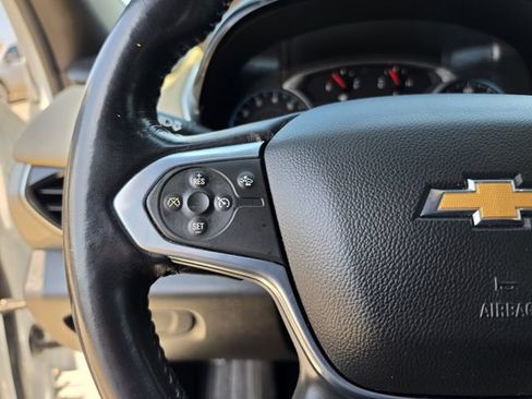 Used 2022 Chevrolet Traverse LT FWD image 20